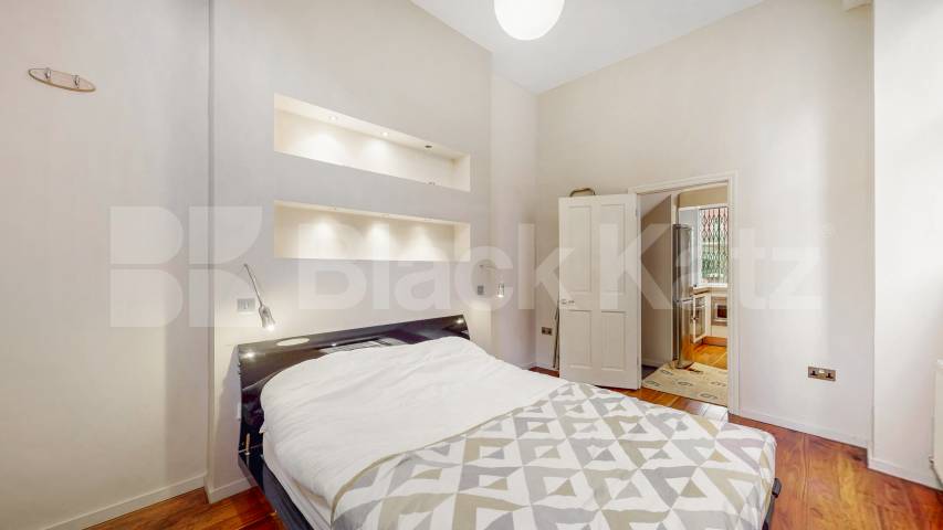 Modern Garden Flat Compayne Gardens, South Hampstead